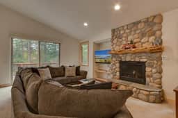 Lukins Lodge by the Lake | Hot Tub