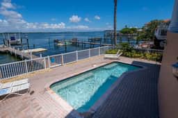 Hibiscus Hideaway Condo Walk to Historic Bridge St