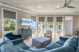 Belleza Del Mar with Game Room and Lakefront Pool