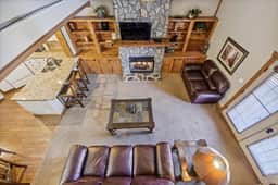 Beautiful Lofted Condo, Centrally Located