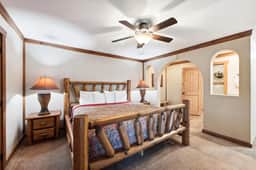 Beautiful Lofted Condo, Centrally Located