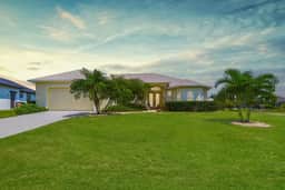 Villa del Sol with Pool