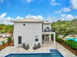 Sea-N-Double with Private Pool and Carriage House