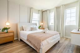 New beautiful 5 BEDS~Private Pool