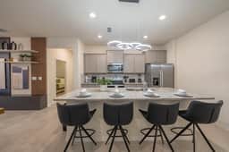 Luxe Retreat - Beautiful Modern 7 Bedrooms Home