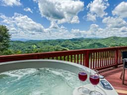 3BR Mountain Retreat with Hot Tub Near Slopes