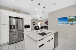 Spacious 4BR Family Villa Near Disney with Pool & Games
