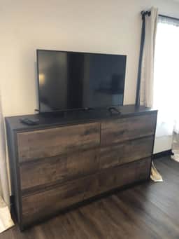 Spacious Private Queen Studio Near Downtown