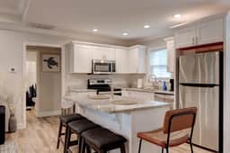Clanton Cottage - A Modern Getaway in Thomasville