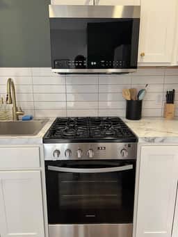 Urban Queen Apartment at The Victorian Unit D