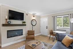 Cozy, Renovated Legends Fountain View - Unit 208