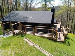 Adorable comfort on 2 acres close to hiking trails
