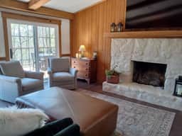 Adorable comfort on 2 acres close to hiking trails