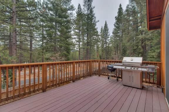 Lukins Lodge by the Lake | Hot Tub