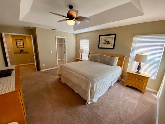 Overlooking the golf course, spacious interior!