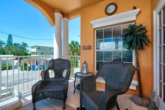 Hibiscus Hideaway Condo Walk to Historic Bridge St