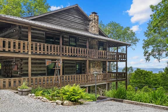 Logs of Luxury Cabin - Golfers Dream
