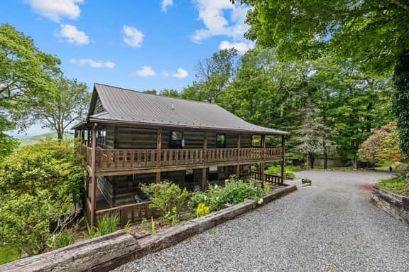 Logs of Luxury Cabin - Golfers Dream