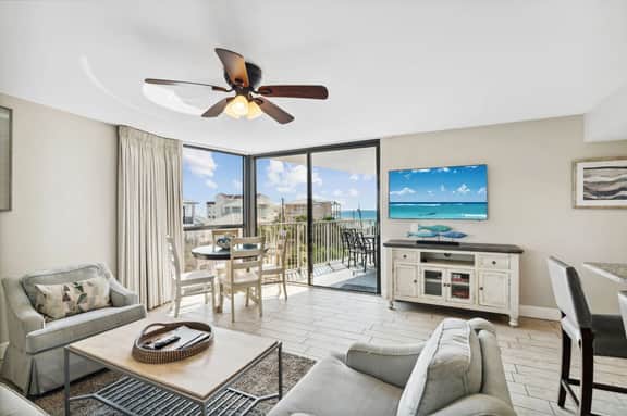 Mainsail Breeze with Heated Pool and Private Beach