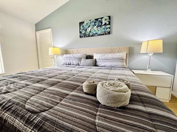 4 Bed Pool Home on Golf Community (1332)
