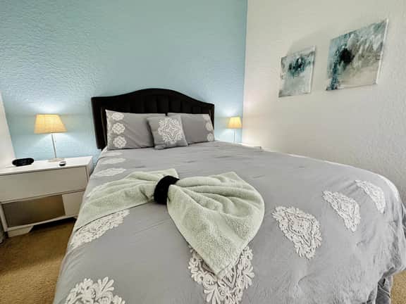 4 Bed Pool Home on Golf Community (1332)