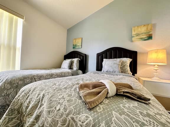 4 Bed Pool Home on Golf Community (1332)