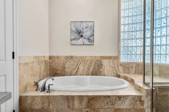 Belleza Del Mar with Game Room and Lakefront Pool