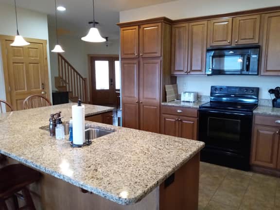 New! Peaceful Mountain Views, Deck, Trails nearby