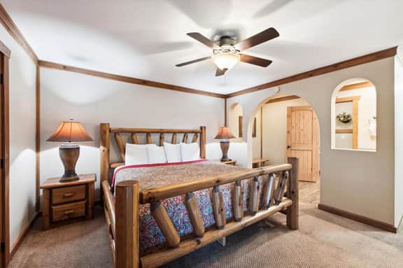 Beautiful Lofted Condo, Centrally Located