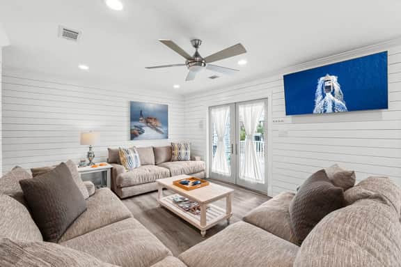 Paradise Palms with Jetted Pool and Private Beach