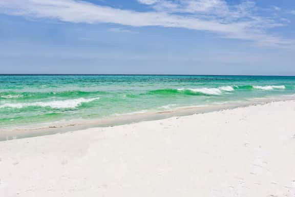 Claire De Lune with Pool and Beach Access