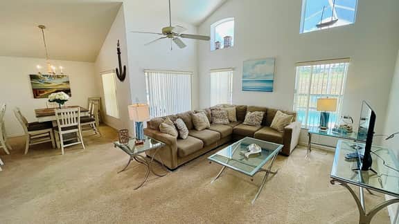 4 bed Pool home on Golf Community (626)