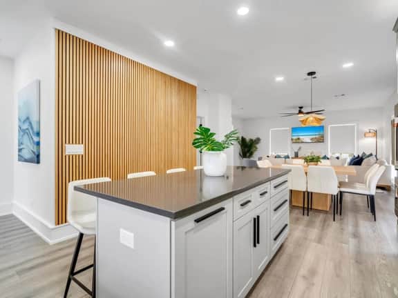 Sea-N-Double with Private Pool and Carriage House