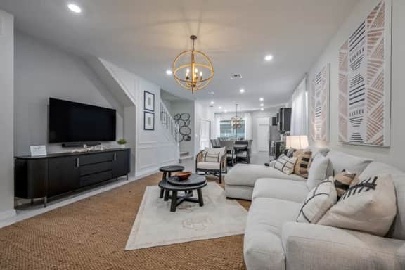 New Modern 5BEDS, 5BATHS ~ Windsor Cay
