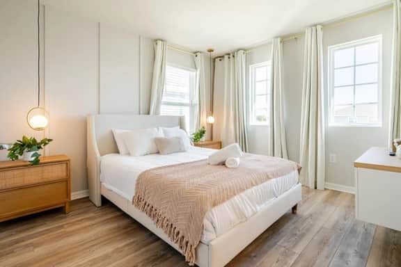 New beautiful 5 BEDS~Private Pool