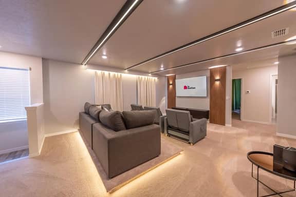 Luxe Retreat - Beautiful Modern 7 Bedrooms Home
