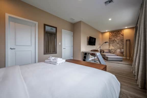 Modern 3BR Disney Retreat | Jacuzzi & BBQ Patio