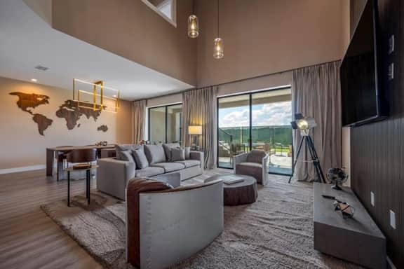 Luxury 3BR Townhouse Near Disney – Magic Village