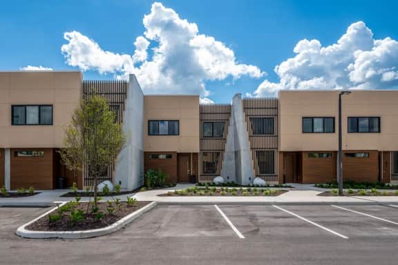 Luxury Family Townhouse Near Disney & Dining