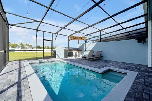 Modern 5BR Home: Themed Rooms, Pool, near Club