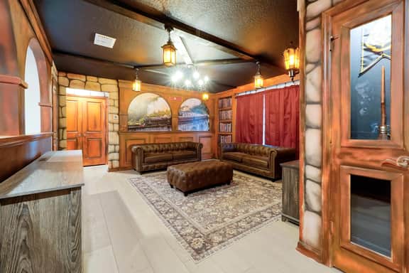 Modern 5-Bedroom Retreat with Themed Decor & BBQ