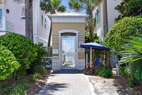 Vast Cay Castle with Private Beach and Game Room