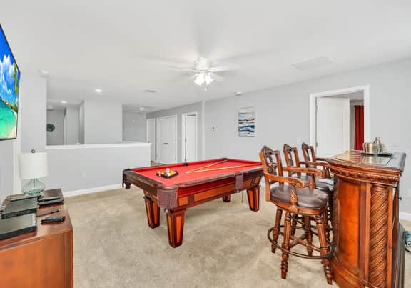 8BR Villa with Pool & Games Room, Sleeps 17
