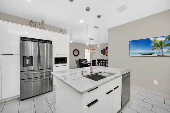 Spacious 4BR Family Villa Near Disney with Pool & Games