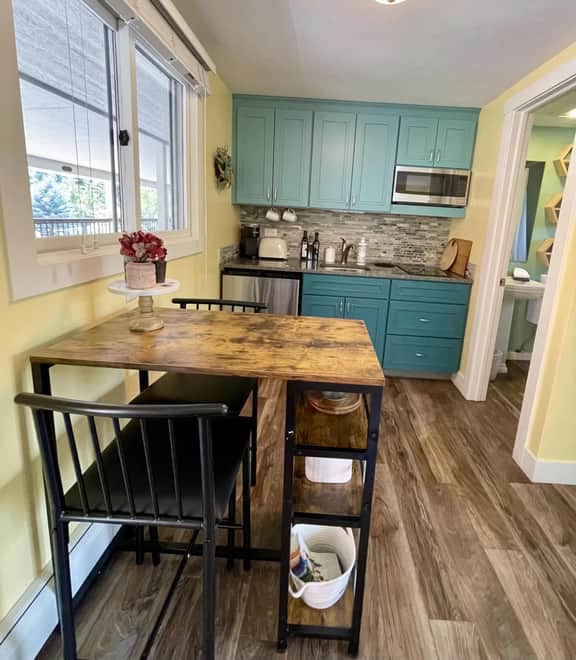 Mountain Retreat On The Water