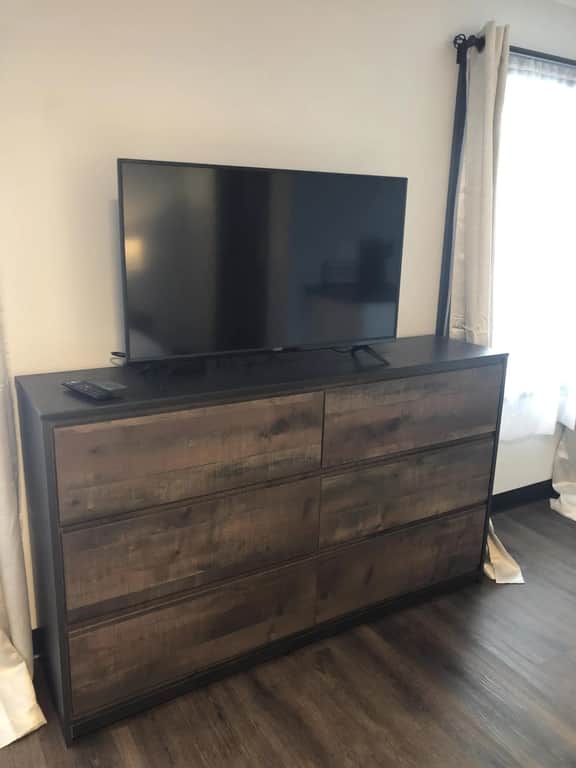 Spacious Private Queen Studio Near Downtown
