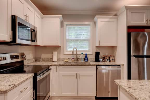Clanton Cottage - A Modern Getaway in Thomasville