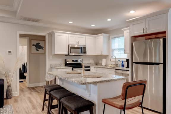 Clanton Cottage - A Modern Getaway in Thomasville