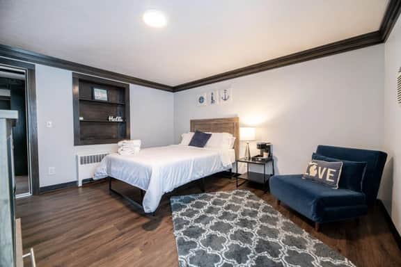 Queen Studio, Ground Floor Near Downtown Muskegon