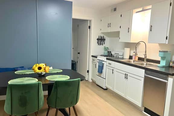 The Cozy Mitten – 2 Bedroom/1 Bath, Fenced Yard